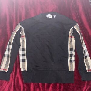 10y authentic Burberry pullover, great condition.